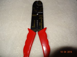 Wire crimping and cutting tool