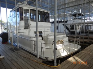 Carver with a cock pit and a dosey doe swim platform