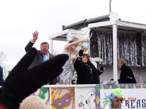 That woman's black glove kept popping up in my pictures